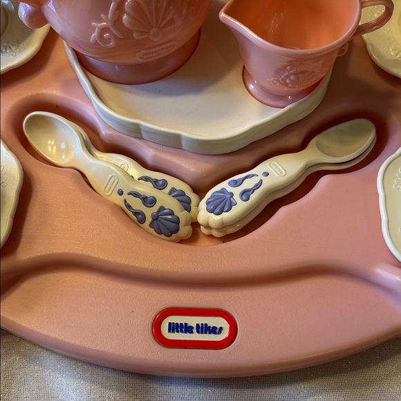 Vintage 1990’s Little Tikes Pink Tea Set for Kids - Picture 5 of 6